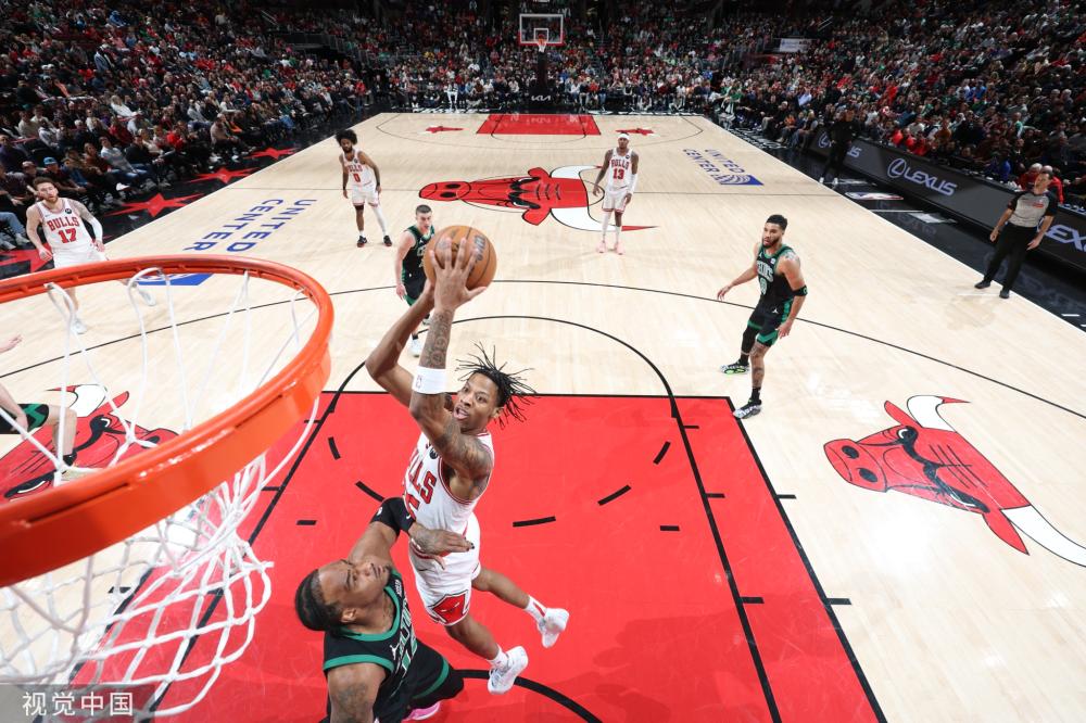 绿茵场上屡 绿茵场上屡