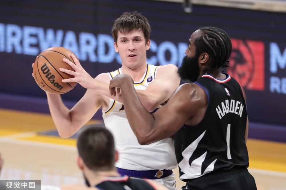 助攻前锋成 助攻前锋成